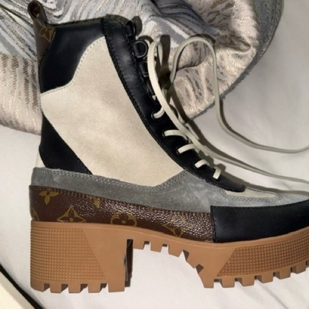 Louis Vuitton Laureate
Platform Desert Boot Gray